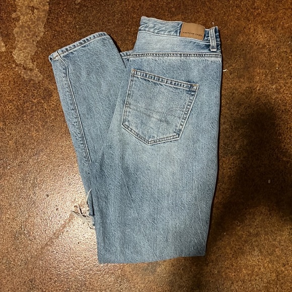 American Eagle Highest Rise Mom Jean - Picture 3 of 4